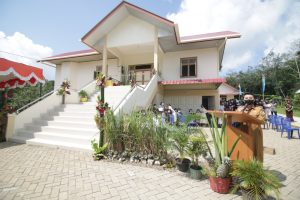 Bupati Landak Resmikan Susteran Dan Asrama SMFA di Air Besar