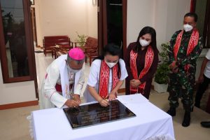 Resmikan Pastoran Paroki Santo Paulus Mandor, Ini Pesan Bupati Landak