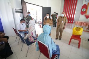 Bupati Landak Tinjau Langsung Vaskinasi Massal 1 Juta Vaksinasi Sehari