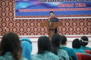 Lantik Pengurus TP PKK Landak, Ini Pesan Karolin Terkait Covid-19