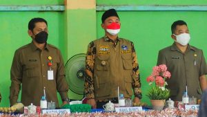 Wakil Bupati Kapuas Hulu Menghadiri Monitoring dan Evaluasi PPKM Berbasis Mikro Desa di Suhaid