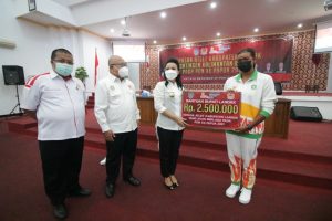 Bupati Landak Lepas Kontingen PON XX Papua 2021 Asal Kabupaten Landak