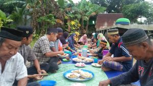 Ketupat dan Patlau Makanan Khas Warga Parit Kebayan Saat Robo’-Robo’
