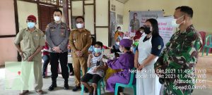 Tinjau Vaksinasi di Desa Raba, Ini Harapan Kapolsek Menjalin