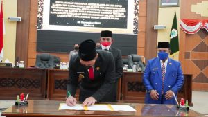 Bupati Kapuas Hulu dan DPRD Tandatangani APBD Tahun Anggaran 2022