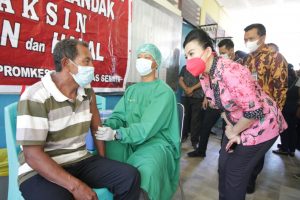 Bupati Landak Tinjau Pelaksanaan Vaksinasi PTPN XIII di Amboyo Inti