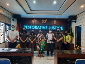 Kejari Tobasa Laksanakan Restorative Justice Pada Pekara Pidum