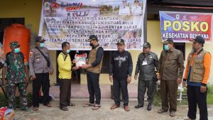 Sis Serahkan Bantuan Dari Pemprov Kalbar dan Relawan