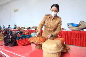 Bantu Para UMKM, 2022 di Landak Akan Ada Pusat Oleh-oleh