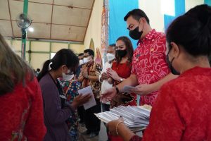 Bupati Kapuas Hulu Berbagai Kasih Natal