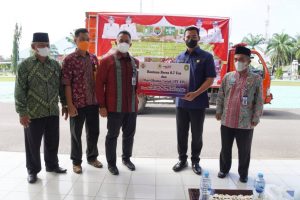 Bupati Kapuas Hulu Lakukan Serah Terima Bantuan Catu Pangan Beras