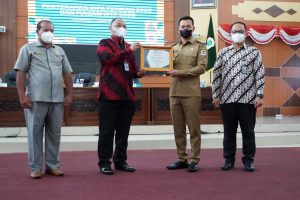 Bupati Kapuas Hulu Serahkan DIPA ke Organisasi Vertikal