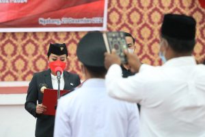 Bupati Landak Lantik PAW Kades Sungai Segak