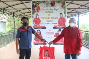 Jelang Natal, Cornelis Bagikan 2000 Paket Sembako