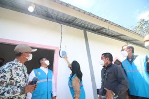 Sebirang Masuk Listrik, Kado Natal Dari Bupati Landak