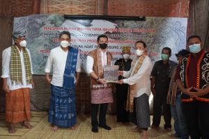 Bupati Kapuas Hulu Laksanakan 6 Kegiatan di Satu Desa