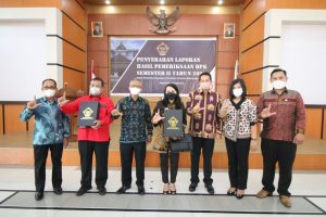 Bupati Landak Terima LHP Semester II 2021