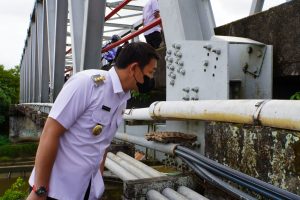Heboh Jembatan Kapuas Putussibau Retak, Sis Tinjau Langsung Lokasi