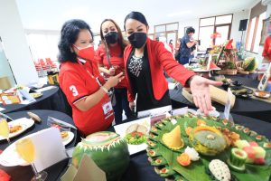 Karolin Perkenalkan Jagung Sebagai Makanan Pendamping Beras