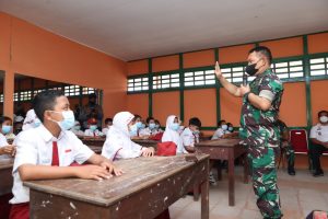 Kasad Mengajar di Perbatasan Indonesia -Malaysia