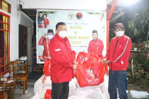 Reses ke Singkawang dan Sambas, Cornelis Bagikan Sembako