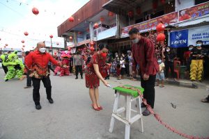 Bupati Landak dan Suami Hadiri Perayaan Imlek 2573