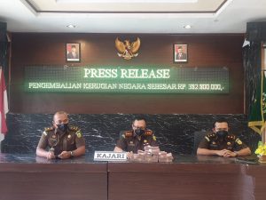 Kejari Tobasa Terima Pengembalian Kerugian Keuangan Negara Sebesar 382 Juta