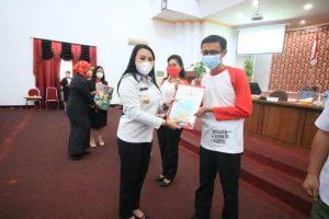 Bupati Landak Launching 137 Buku Guru Sekolah Dasar