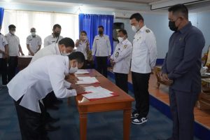 Kepala OPD Kapuas Hulu Tanda Tangani Pakta Integritas dari Bupati Sis