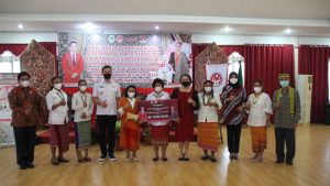 Bupati Kapuas Hulu Berikan Hadiah Kepada Pemenang INACRAFT Award 2022