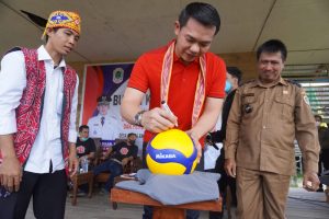 Bupati Kapuas Hulu Buka Turnamen Volly Desa Nanga Awin