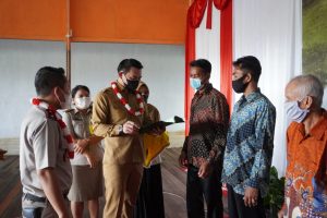 Bupati Kapuas Hulu Serahkan 7018 Sertifikat di Selimbau