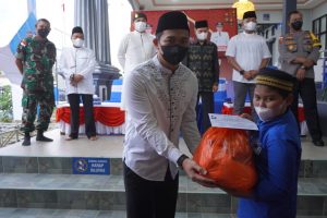 Jelang Idulfitri Bupati Kapuas Hulu Berikan Santunan