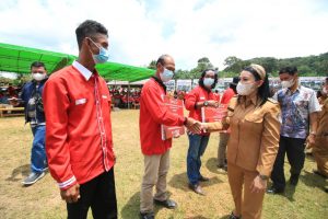 Hebat !! Ini Cara Karolin Mempersatukan Antara Perusahaan Sawit dan Masyarakat