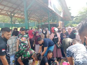 Warga Serbu Operasi Pasar Kodim 1013/Mtw