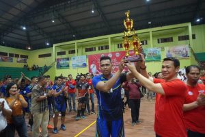 Bupati Kapuas Hulu Tutup Turnamen Bola Voli