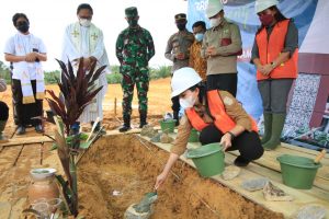 Bupati Landak Letakkan Batu Pertama Pembangunan Rumah Sakit Pratama