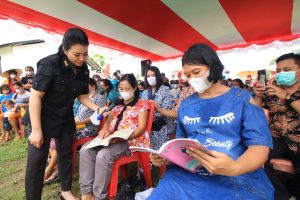 Sosialisasi Stunting Desa Lingkonong, Bupati Karolin : Ini Untuk Masa Depan Generasi Kita