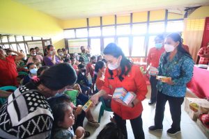 Sosialisasi Stunting di Lamoanak, Karolin Ajak Warga Utamakan Gizi Anak