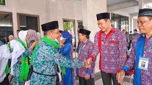 Bupati Kapuas Hulu Kunjungi Calon Jemaah Haji di Batam