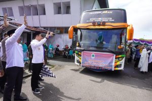 Sis Melepas Keberangkatan Calon Jemaah Haji Kapuas Hulu