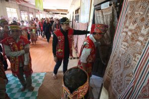 Gawai Sandau Ari, Bupati Fransiskus Diaan Ingatkan Untuk Tidak Alergi Dengan Adat Istiadat