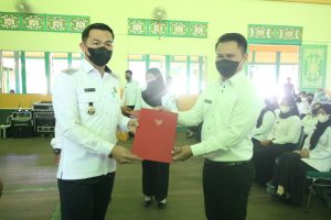 Penyerahan SK PPPK Guru, Bupati Sis : Minta Pindah Tugas Harus Mengundurkan Diri