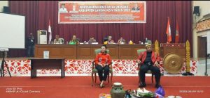 Utamakan Musyawarah Karolin Serahkan Pimpinan DAD Kabupaten Landak