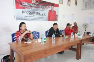 Kunjungi ke Sengah Temila, Karolin : Pembangunan Dilakukan Secara Bertahap