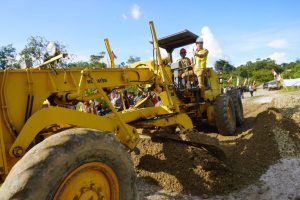 Penuhi Janji Kampanye, Sis Bangun Jalan Desa