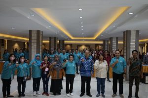 Theresia Membuka Family Gathering SDM PKH Landak dan SDM PKH Sintang