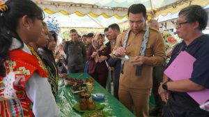 Bupati Kapuas Hulu Buka Festival makanan Tradisional