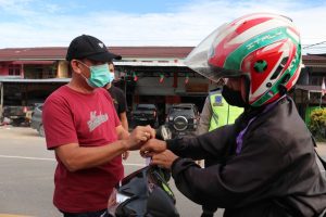 Gerakan Pembagian 10 Juta Bendera Merah Putih Digelar di Ngabang