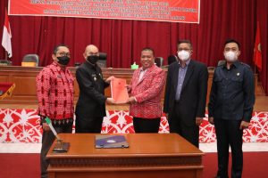 Samuel Hadiri Rapat Paripurna DPRD Landak